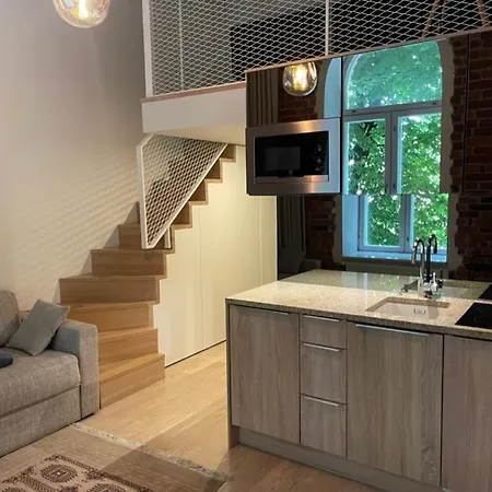 Deluxe Art In Heart Of