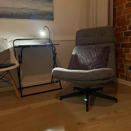 Deluxe Art In Heart Of