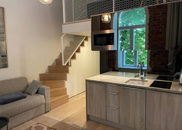 Deluxe Art In Heart Of