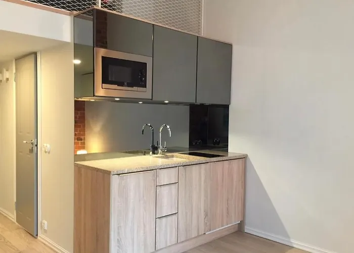 Deluxe Art In Heart Of