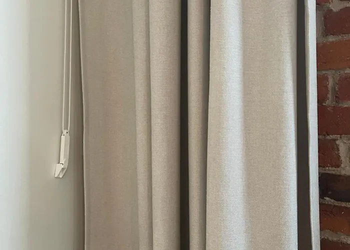 Deluxe Art In Heart Of Apartment