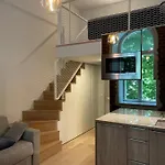 Deluxe Art In Heart Of Apartment