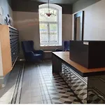 Apartment Deluxe Art In Heart Of